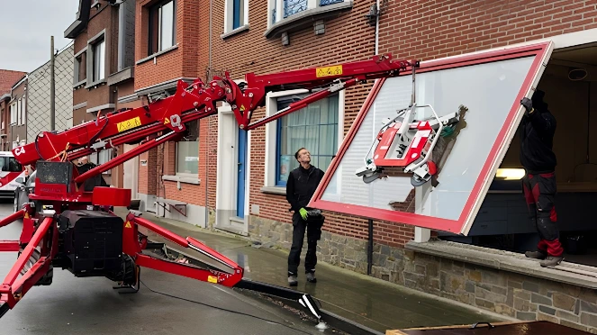 Plaatsing van een nieuw PVC raam in een woning door Radivan